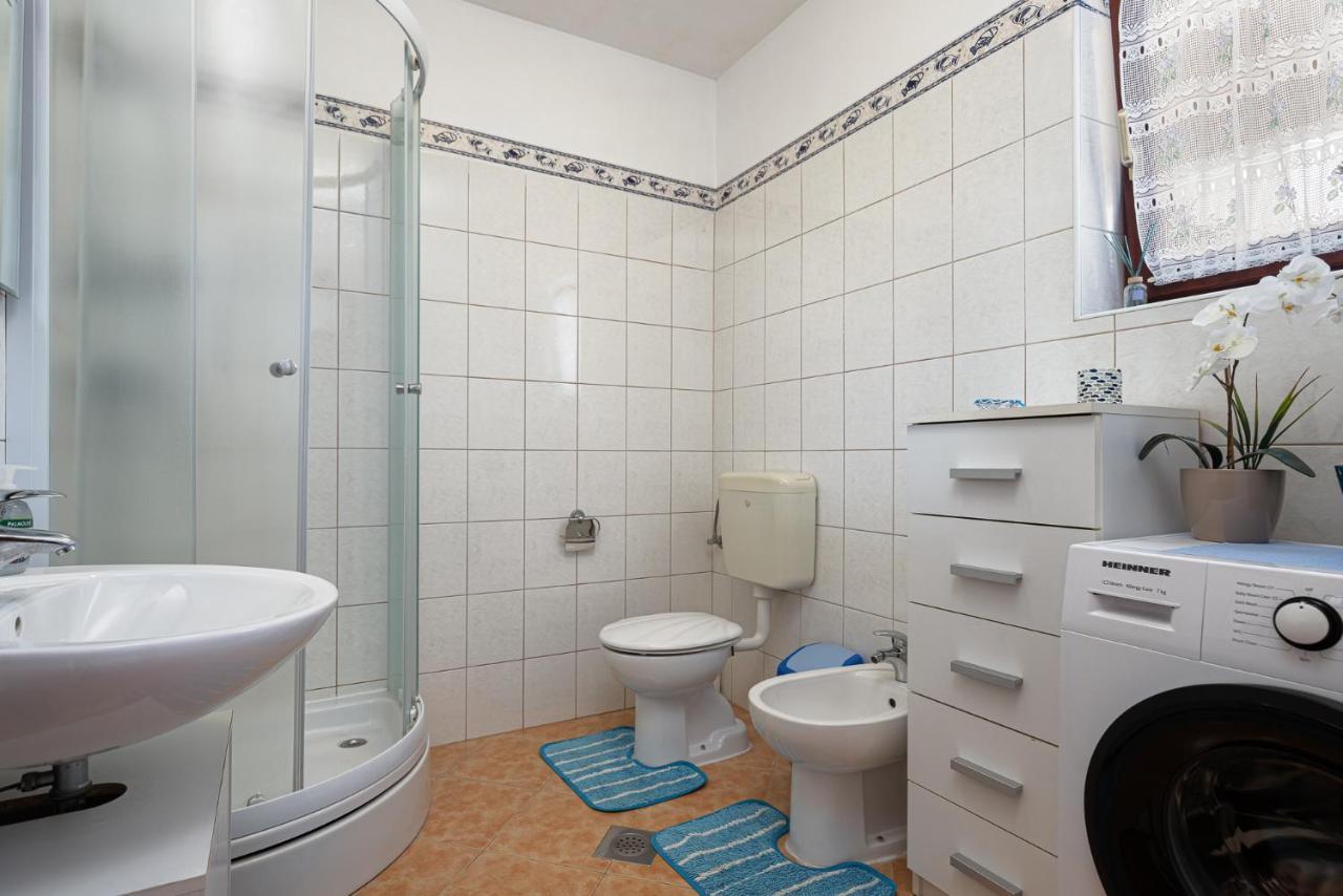 Romina Apartman *